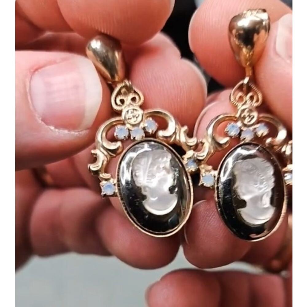 Reverse Cameo Dangle Clip On Earrings Silver White Filigree Vintage Gold Tone - Picture 4 of 4